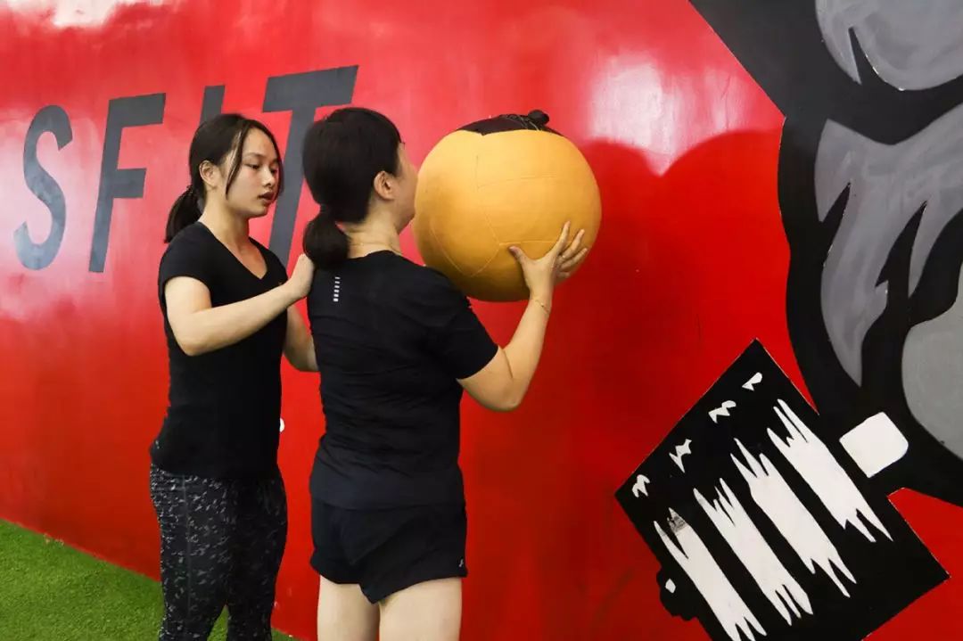 健身教练_健身器材_啥健身