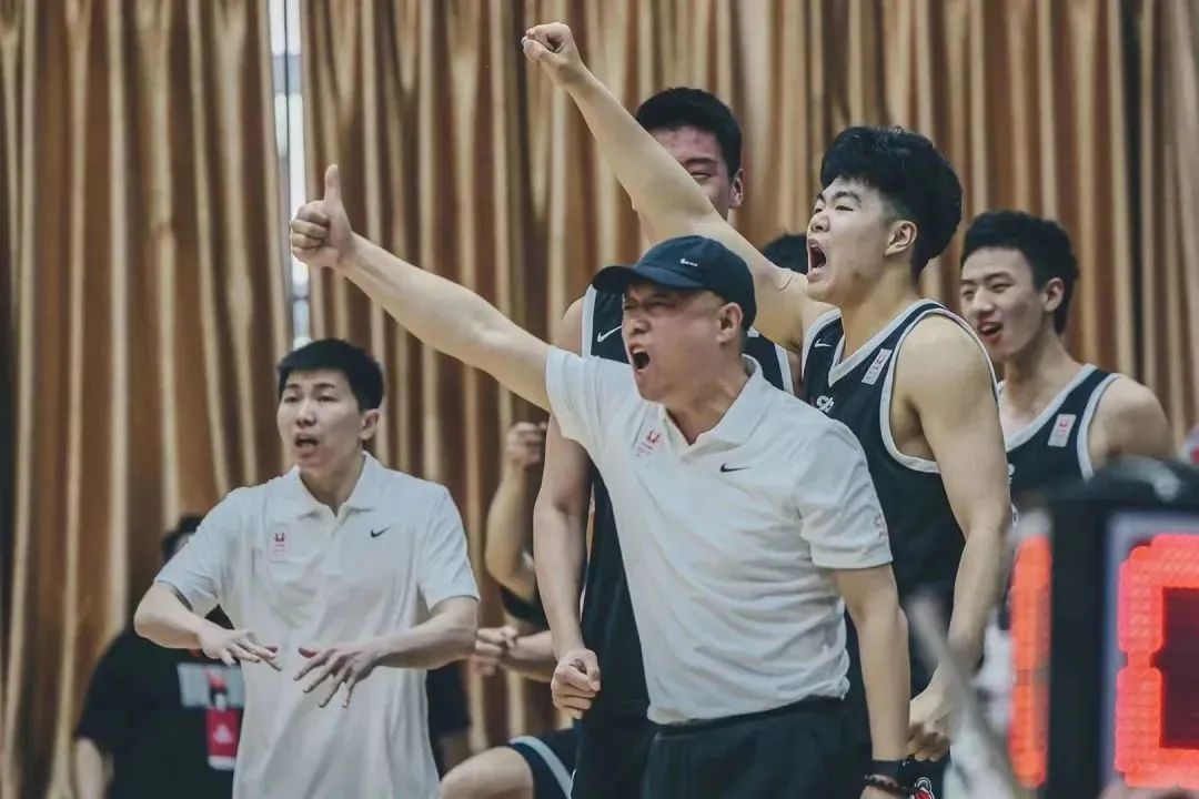 二中篮球场_鸡东二中篮球比赛冠军_二中篮球馆