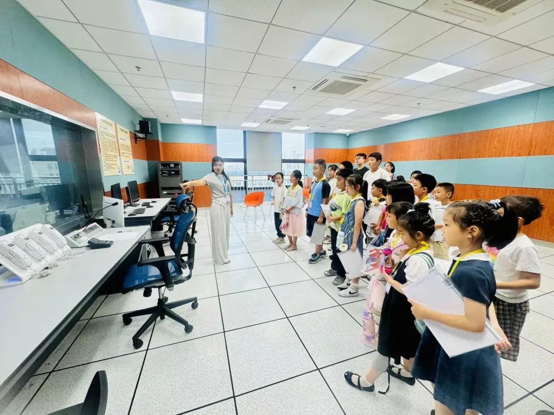 上海小学体操_小学生学体操松江_体操松江小学生学什么
