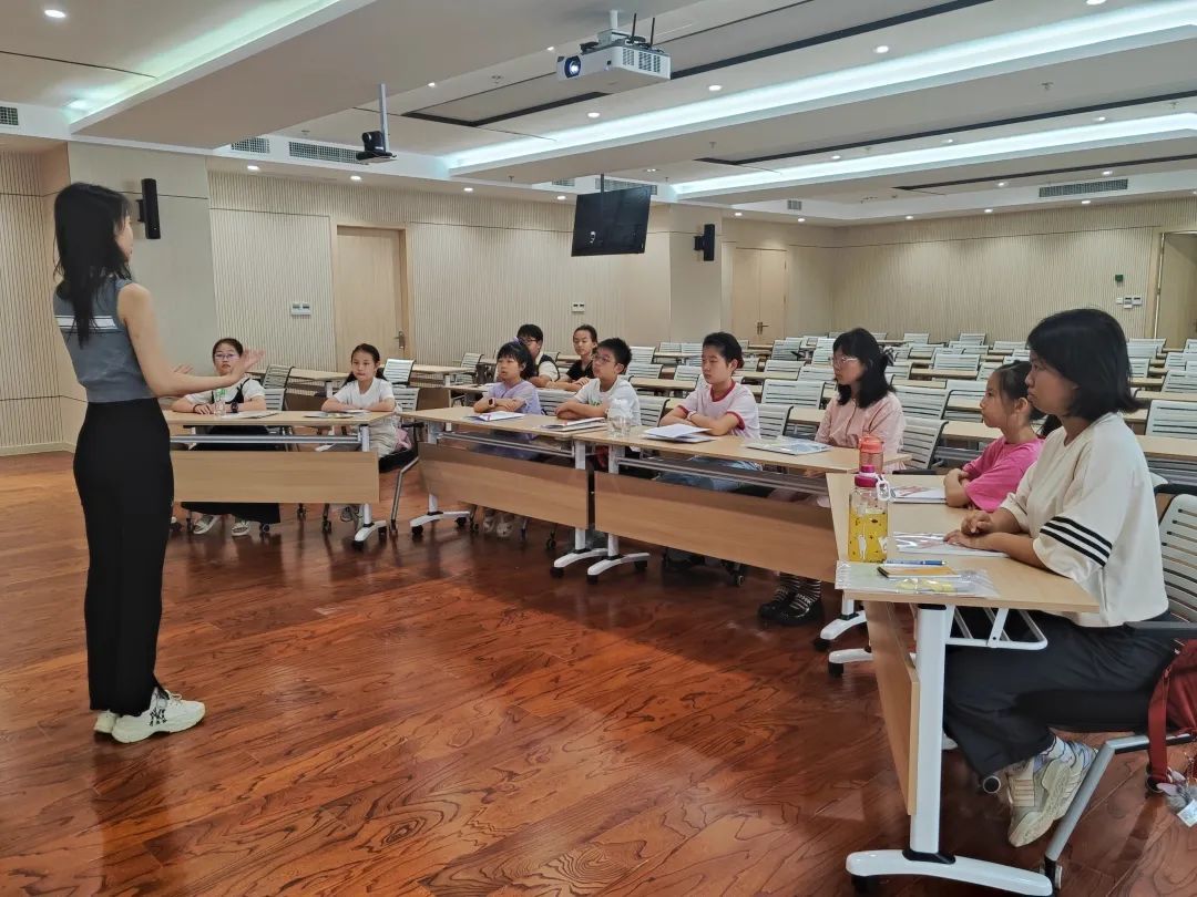体操松江小学生学什么_小学生学体操松江_上海小学体操