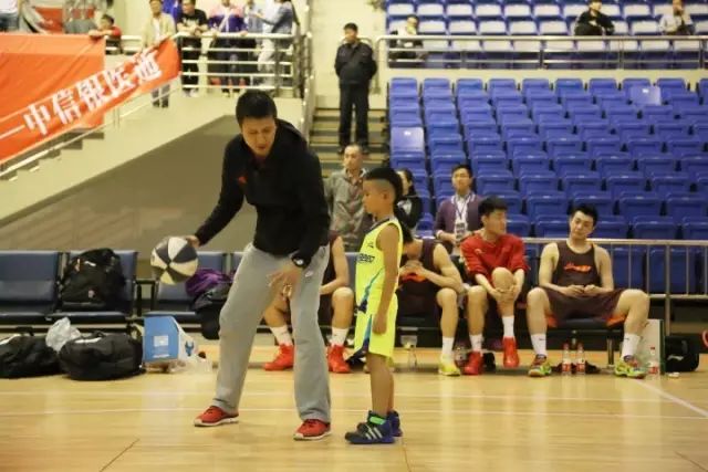 哈尔滨莱飞跃篮球赛冠军_哈尔滨莱飞跃篮球馆怎么收费_哈尔滨莱飞跃篮球官网