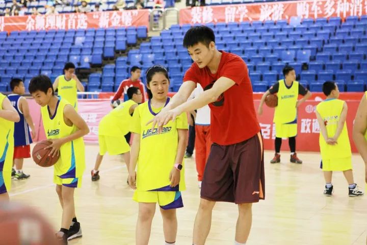 哈尔滨莱飞跃篮球馆怎么收费_哈尔滨莱飞跃篮球官网_哈尔滨莱飞跃篮球赛冠军