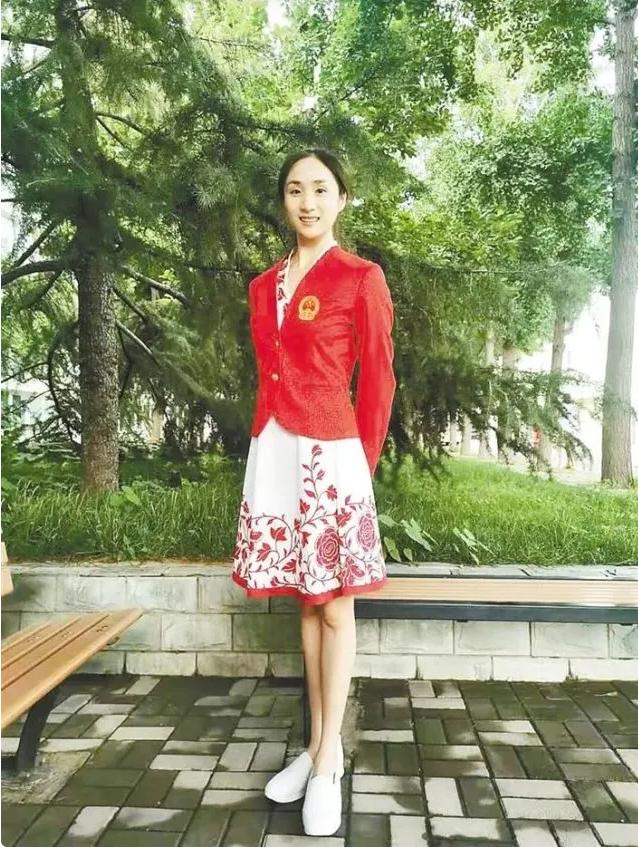 女子游泳冠军姐妹_姐妹游泳被困电影_姐妹游泳女子冠军视频
