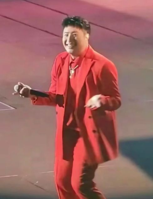 鹿晗肌肉健身照_鹿晗健身效果_鹿晗健身照