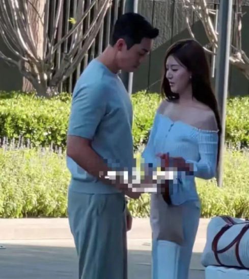 鹿晗肌肉健身照_鹿晗健身效果_鹿晗健身照