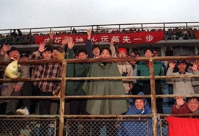 足球历史第一档球员_足球球员历史地位排名_足球球员历史地位