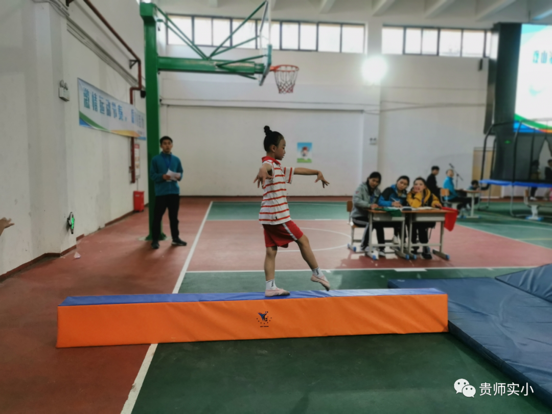 小学生体操向快乐出发_体操快乐歌小学_小学生做的快乐体操