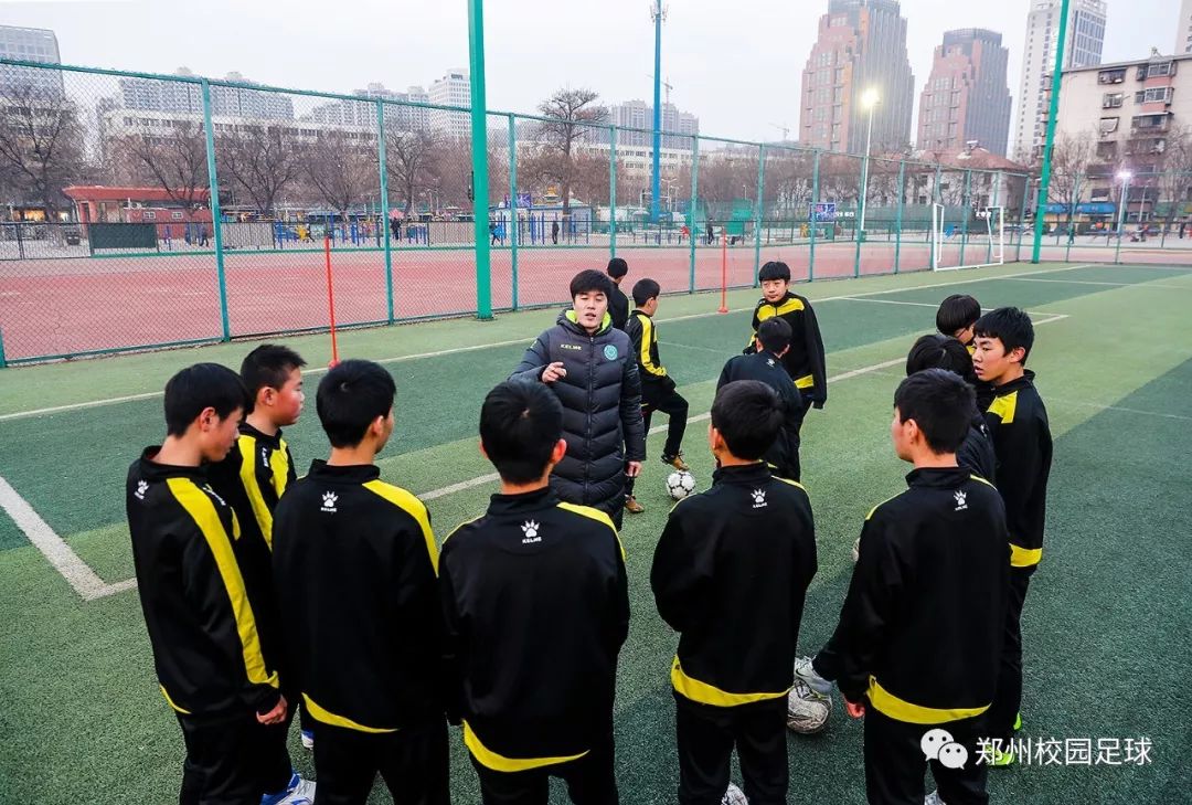 足球历史入场方法_足球入场式视频_足球入场顺序